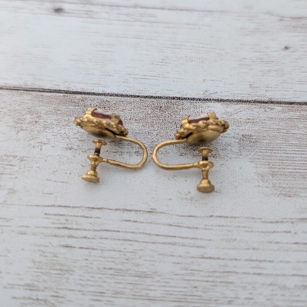 Vintage Screw Back Earrings 0.5" Dainty Cameo Style Red & Cream - Picture 6 of 9